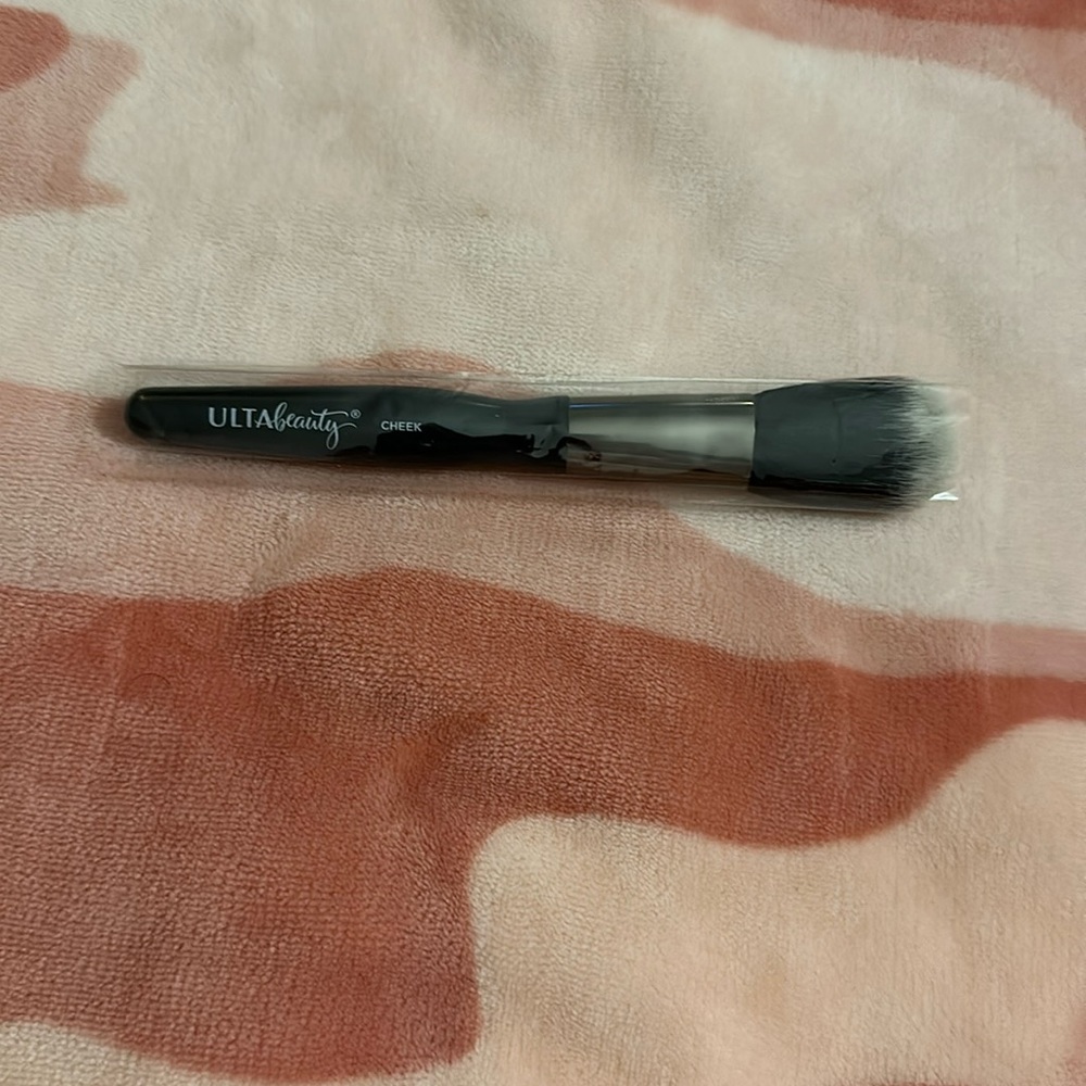 Ulta Beauty Cheek Brush